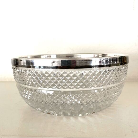 Glass bowl with silver trim - Picture 3 of 10